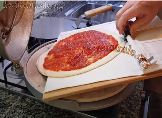 Pizza alla pala su pietra refrattaria - Forno e Pietra